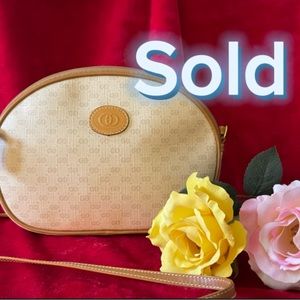 ❤️❤️Valentine’s day SALE❤️ GUCCI  crossbody bag: vintage in great condition 🌺